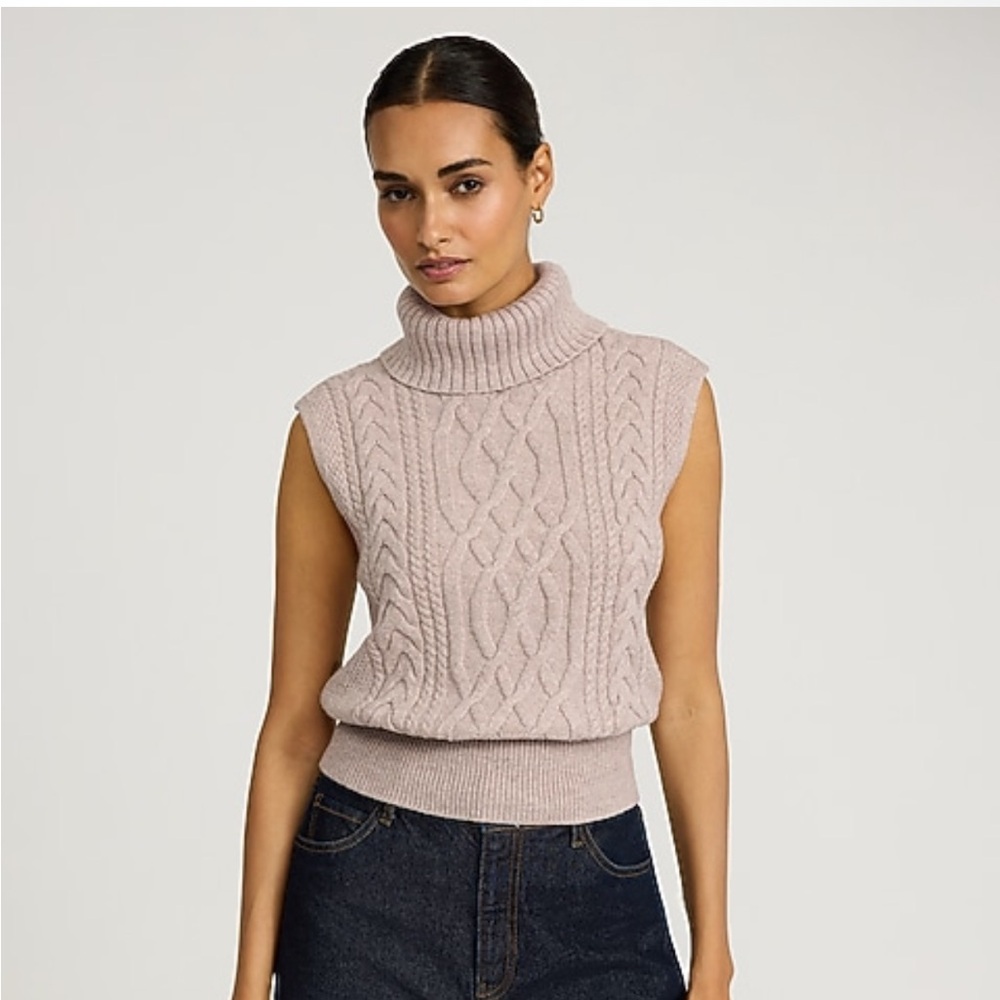 Cable Knit Sleeveless Turtleneck Sweater vest
Blush heather
